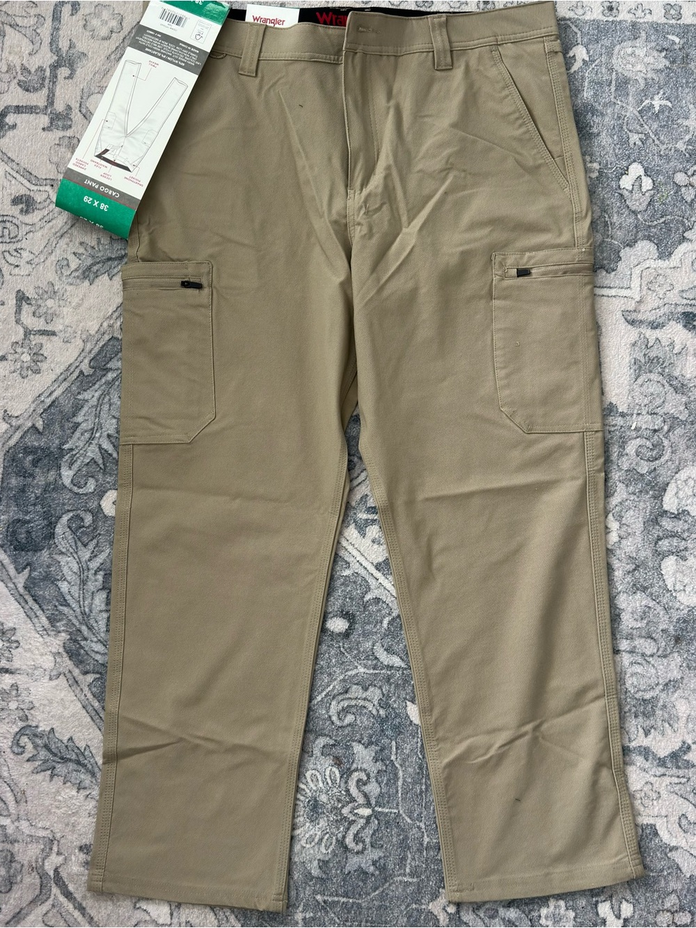 Wrangler NWT Men’s Tan Cargo Utility Pants with Zip Pocket Details Size 38x29
